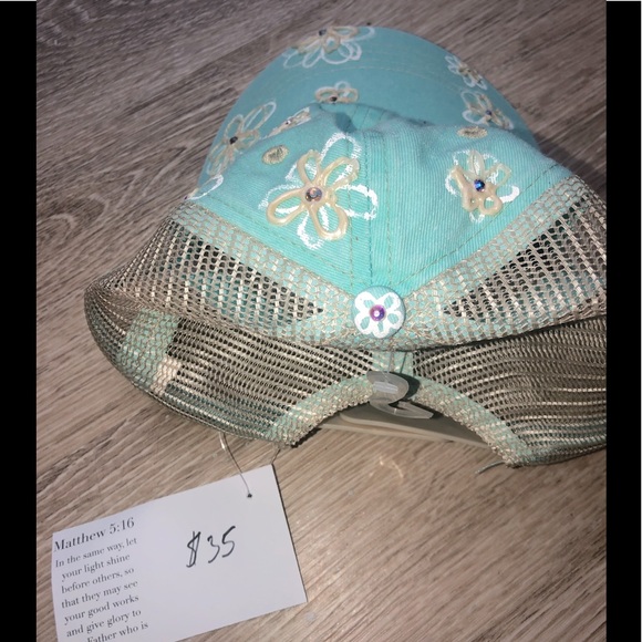 Custom painted floral adjustable mesh cap - Picture 3 of 3